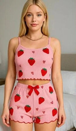 ÇİLEK DESENLİ PEMBE ŞORT TAKIM