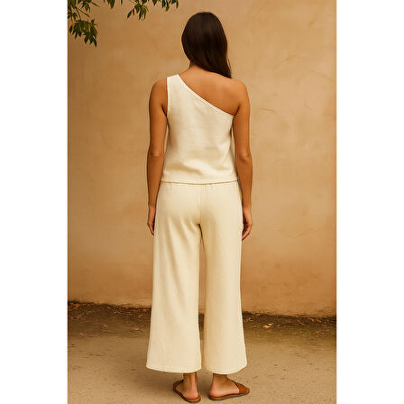 Kadın Beyaz Tek Omuzlu Şık Bluz & Geniş Paça Pantolon İkili Takım