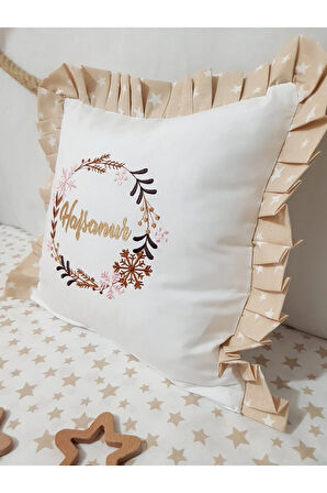 Nakışlı Kırlent Bebek İsimli 40x40 Cm İçi Dolgulu Fırfırlı Kırlent