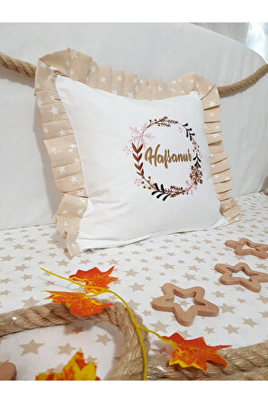 Nakışlı Kırlent Bebek İsimli 40x40 Cm İçi Dolgulu Fırfırlı Kırlent