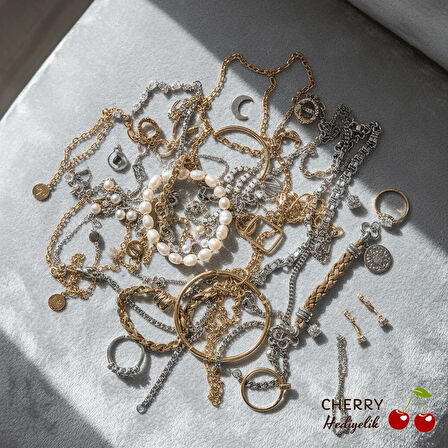 Advent Calendar Takı Kutusu – 12'li Karışık Takı Seti Her Aya Özel Notlarla Sürpriz Dolu Şıklık