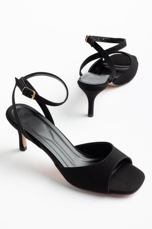 Suins Carmel Model Kadın Bilekten Bağlamalı Stiletto Ayakkabı