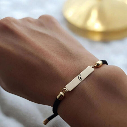 Asaletin Simgesi Dikdörtgen Motifli Siyah Örgülü 14 Ayar Altın Plakalı Ç Harfli Bileklik