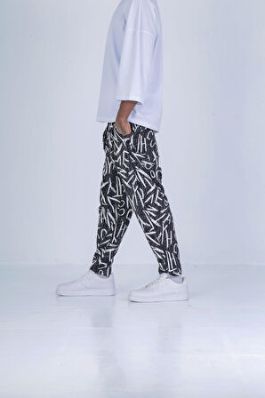 Siyah - Beyaz Grafiti Desenli Baget Pantolon