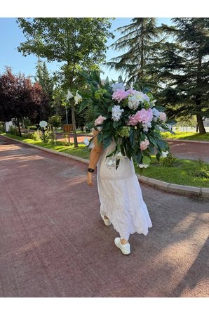 Yapay Çiçek Tasarımlı Dekoratif Şemsiye – Özel Gün Konsept Aksesuarı
