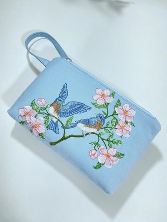 Blue Serenity Kadife Makyaj Çantası & Clutch | Kuş Çiçek Nakışlı, Pamuk Astarlı