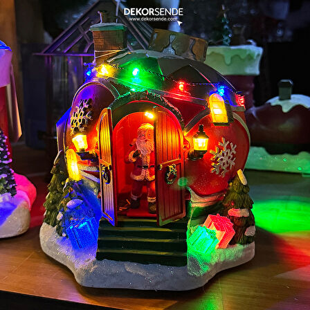 Yılbaşı Süsü Işıklı Müzikli Noel Baba Evi Kırmızı 20 cm