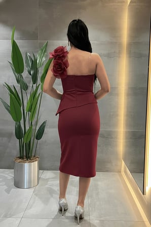 Double Kumaş Tek Kol Gül Detaylı Kalem Elbise - BORDO-GYM-175