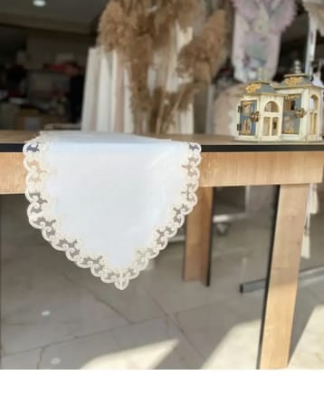 Masa Üzerine Runner, Sehpa Örtüsü Fransız Dantel Detaylı Lale 40 x 145 cm Krem
