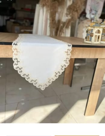 Masa Üzerine Runner, Sehpa Örtüsü Fransız Dantel Detaylı Lale 40 x 145 cm Krem