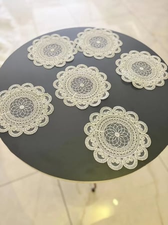 6'lı Dantel Kahve Sunumluğu 15x15 cm Asorti Desenli Modern Sunum Aksesuarı