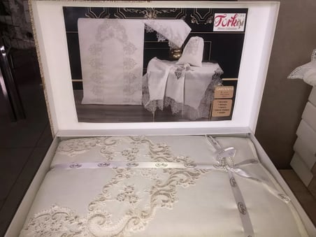 Nakış İşlemeli Lüks Seccade Çeyizlik Bohçalık Hediyelik Şık Tasarım