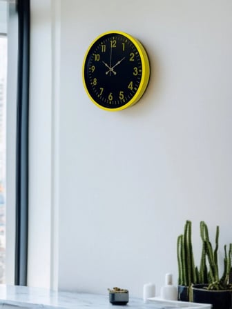 36 Cm Sarı Standart Duvar Saati iegxx
