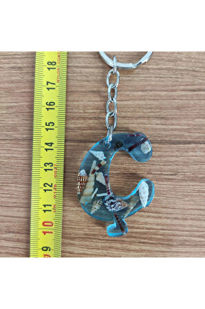 "Ç" HARFİ - Açık Mavi Deniz Epoksi Harf Anahtarlık – Gerçek Deniz Kabuğu, El Yapımı, Benzersiz