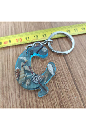 "Ç" HARFİ - Açık Mavi Deniz Epoksi Harf Anahtarlık – Gerçek Deniz Kabuğu, El Yapımı, Benzersiz