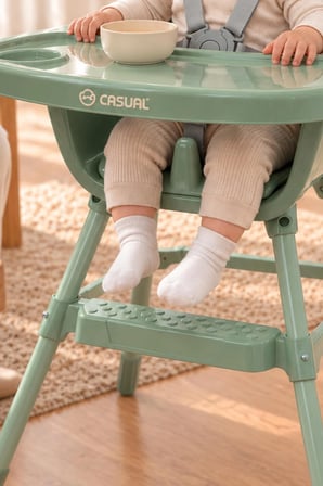 Casual Chopo Pratik Mama Sandalyesi – Emniyet Kemerli, Kolay Temizlenebilir, Ayak Dinlendirmeli Bebek Mama Sandalyesi