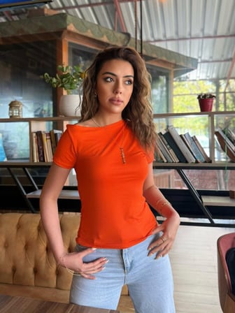 DE'CHARME Kadın Kısa Kollu Tek Omuzu Açık Büzgülü Viskon Bluz