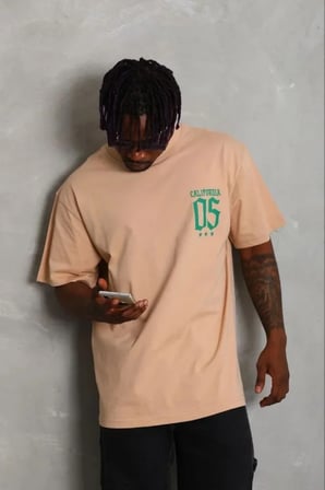 DE'CHARME Erkek Baskılı T-Shirt Kısa Kol Bisiklet Yaka Regular Fit Rahat Kalıp Günlük Tişört - Bej