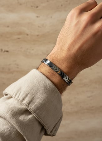 Erkek Füme Metalik Ok Detaylı Modern Bileklik