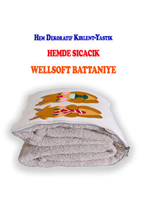Tiny Miny Noel Geyikleri Baskılı Dekoratif Yastık Kırlent Opsiyonel Battaniye 2 in 1