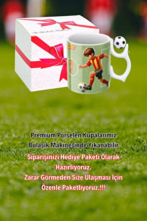 Siyah Beyaz Futbol Toplu Sarı Kırmızı Forma Oyunculu Taraftar İsimli Baskılı Kupa Bardak