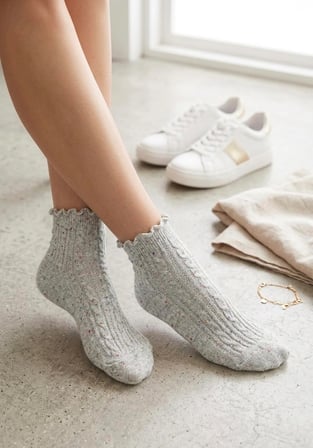 4'lü Nopeli Kabartma Desenli Kısa Çorap Set