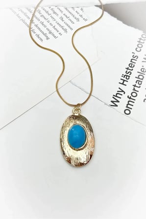Oval Mavi Taşlı Altın Renk Çelik Kolye