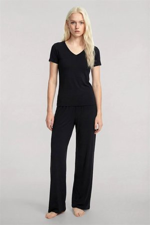 Kadın Siyah Yumuşak Dokulu Minimal V Yaka Üst Basic Günlük Şık Bluz MERY WOMAN