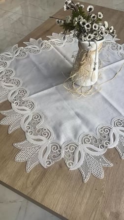 Kayla Kreme Krem Fransız Dantel Detaylı Kare Sehpa Örtüsü 88x88 cm Şık Tasarım
