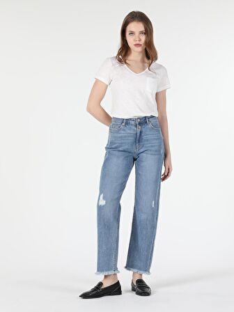 Regular Fit V Yaka Örme Kadın Beyaz Kısa Kol Tişört