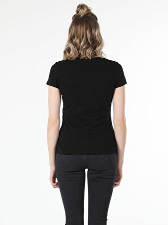 Slim Fit Bisiklet Yaka Çiçek Baskılı Siyah Kadın Kısa Kol Tişört