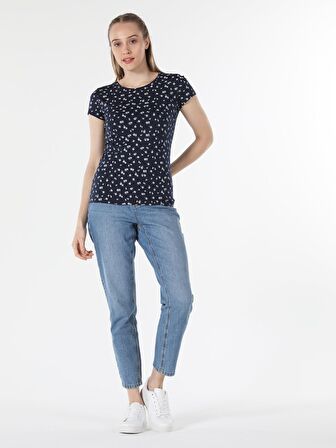 Slim Fit Bisiklet Yaka Çiçek Baskılı Lacivert Kadın Kısa Kol Tişört