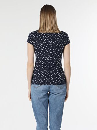 Slim Fit Bisiklet Yaka Çiçek Baskılı Lacivert Kadın Kısa Kol Tişört