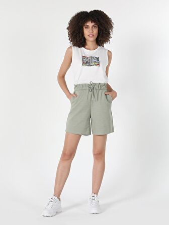 Regular Fit Orta Bel Normal Kesim Cep Detaylı Kadın Şort