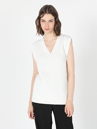 Regular Fit V Yaka V Yaka Beyaz Kadın Kazak