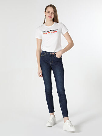 Slim Fit Yazı Baskılı Beyaz Kadın Kısa Kol Tişört