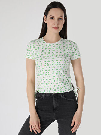 Slim Fit Çiçekli Beyaz Kadın Kısa Kol Tişört