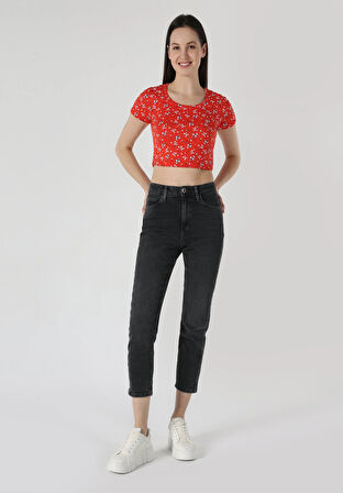Slim Fit Yuvarlak Yaka Çiçekli Kadın Kirmizi Kısa Kol Tişört