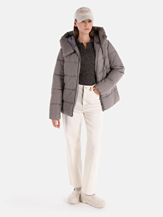 Regular Fit Kapüşonlu Şişme Kadın Mont