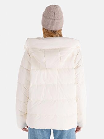 Regular Fit Kapüşonlu Beyaz Kadın Mont