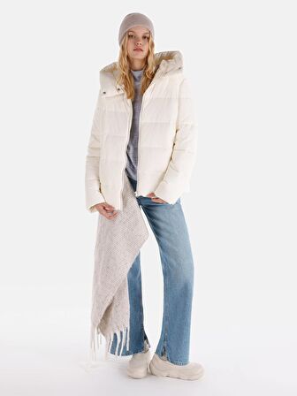 Regular Fit Kapüşonlu Beyaz Kadın Mont