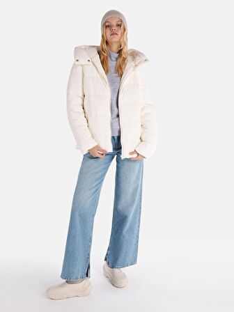 Regular Fit Kapüşonlu Beyaz Kadın Mont