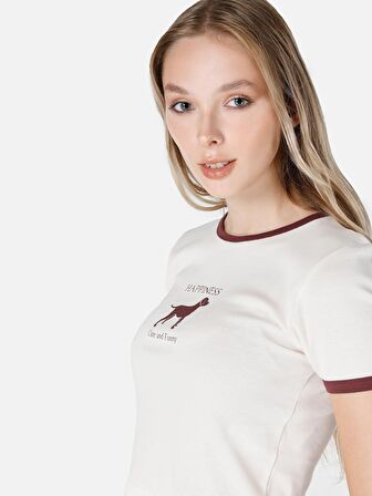 Dar Kesim Bisiklet Yaka Baskılı Crop Beyaz Kadın Kısa Kol Tişört