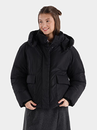 Regular Fit Kapüşonlu Şişme Cepli Siyah Kadın Mont