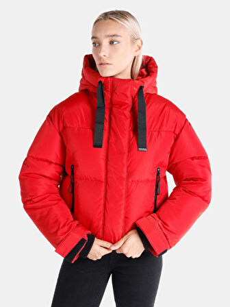 Regular Fit Kapüşonlu Şişme Cepli Kırmızı Kadın Mont