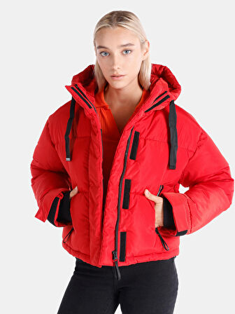 Regular Fit Kapüşonlu Şişme Cepli Kırmızı Kadın Mont