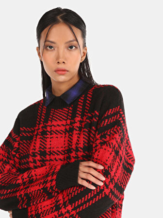 Regular Fit Bisiklet Yaka Ekose Desenli Kırmızı Kadın Kazak
