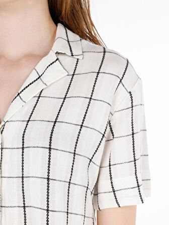 Normal Kesim Shirt Yaka Kareli Ekru Kadın Kısa Kol Gömlek Cl1067676