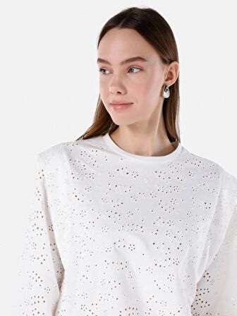 Normal Kesim Bisiklet Yaka İşlemeli Beyaz Kadın Sweatshirt Cl1067956