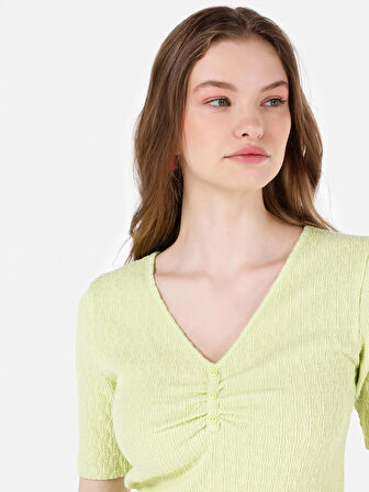 Slim Fit V Yaka Jakarlı Kadın Yeşil Kısa Kol Tişört